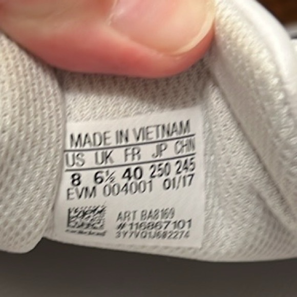 Adidas Superstars Tennis Shoes in White Copper Metallic, Size 8 - Picture 14 of 16